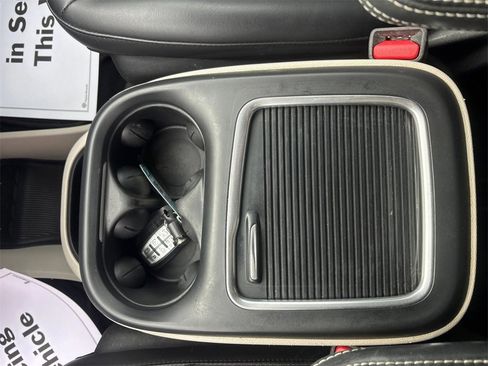 Used 2023 Chrysler Pacifica Touring-L image 27