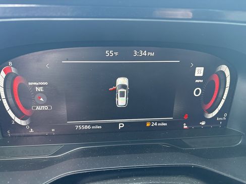 Used 2023 Nissan Pathfinder Platinum w/ Cargo Package image 10