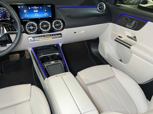 Used 2025 Mercedes-Benz GLA 250 4MATIC image 35