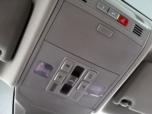 Used 2025 Volkswagen Jetta SE w/ Sunroof Package image 63