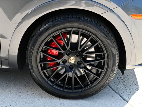 Used 2023 Porsche Cayenne GTS AWD/4WD image 12