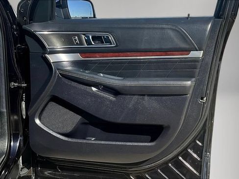 Used 2019 Ford Explorer Platinum AWD/4WD image 29