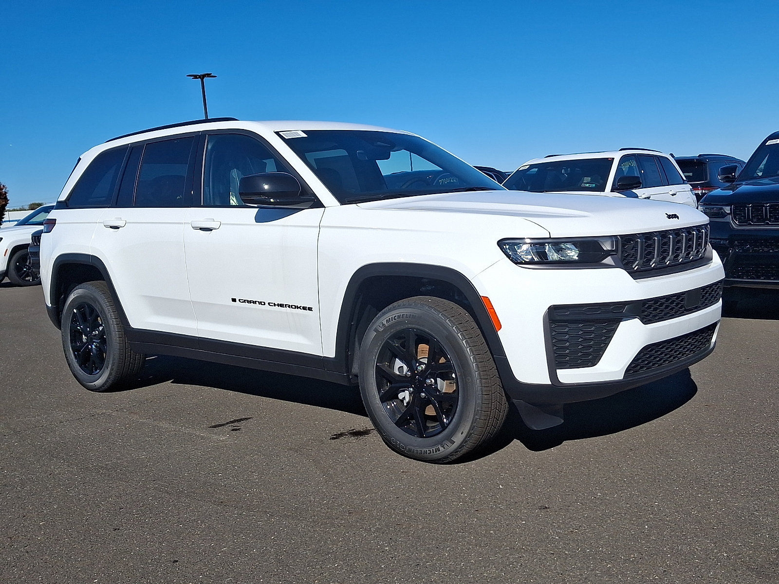 New 2026 Jeep Grand Cherokee Altitude AWD/4WD image 1