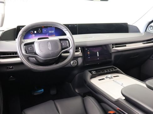 New 2026 Lincoln Navigator Premiere AWD/4WD image 2
