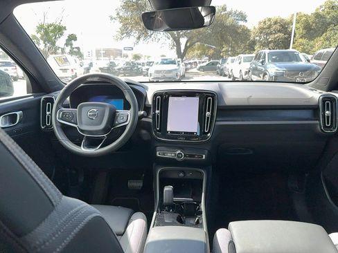 Certified 2023 Volvo C40 Recharge Core image 13