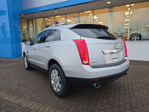 Used 2015 Cadillac SRX Luxury image 3