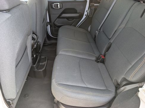 Used 2024 Jeep Wrangler Unlimited Sahara AWD/4WD image 16