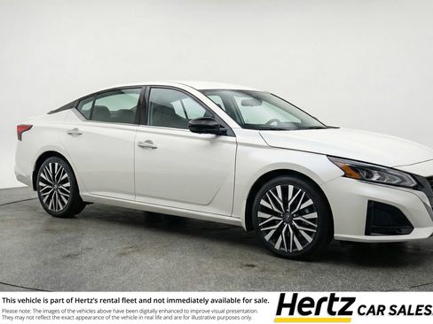 Used 2025 Nissan Altima 2.5 SV image 1