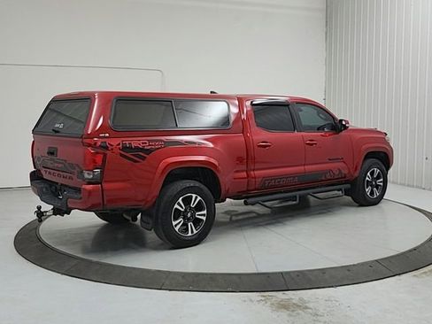 Used 2018 Toyota Tacoma TRD Sport AWD/4WD image 7