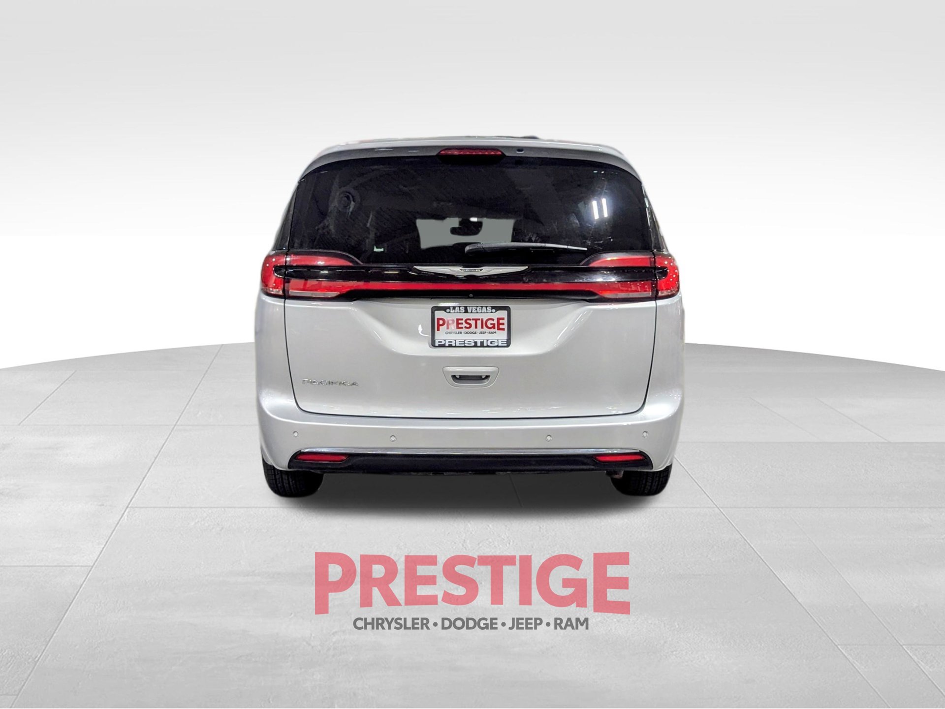 Used 2024 Chrysler Pacifica Touring-L FWD image 8