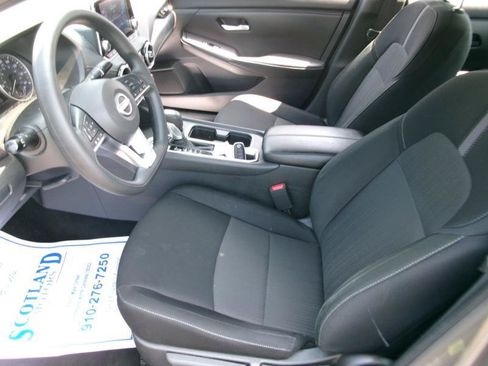 Used 2025 Nissan Sentra SV FWD image 13