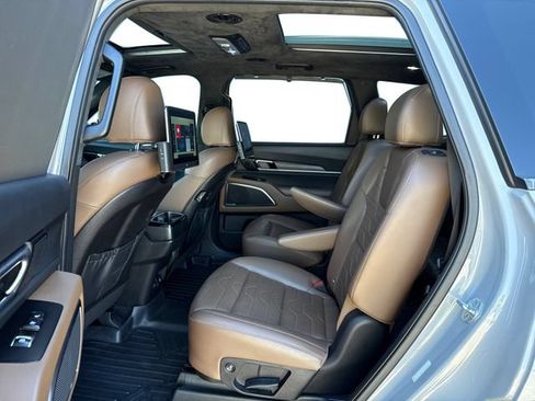 Used 2022 Kia Telluride SX w/ SX Prestige Package AWD/4WD image 11
