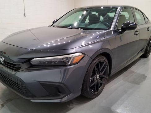 Used 2024 Honda Civic Sport image 3