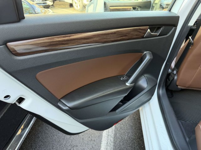 Certified 2022 Volkswagen Passat 2.0T FWD image 11