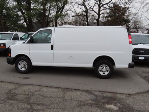 Used 2015 Chevrolet Express 2500 image 3