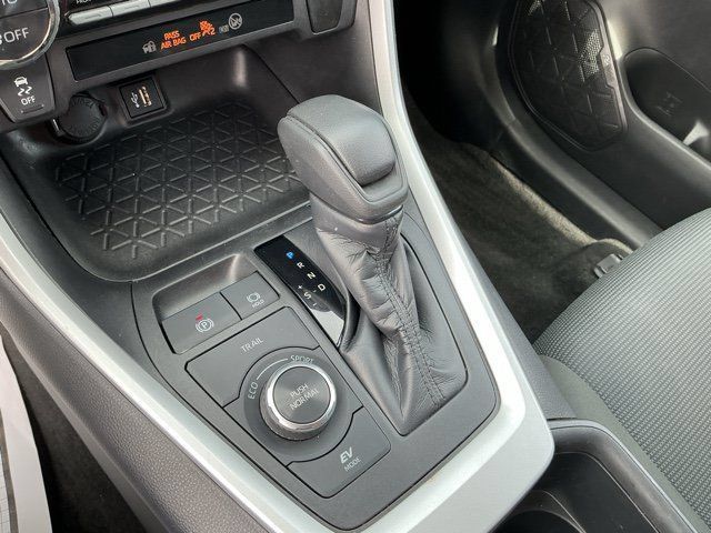 Used 2024 Toyota RAV4 LE AWD/4WD image 23
