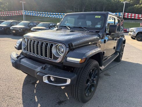Used 2025 Jeep Wrangler Unlimited Sahara AWD/4WD image 10