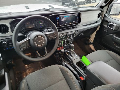 Used 2025 Jeep Wrangler Unlimited Sport S 4xe AWD/4WD image 18
