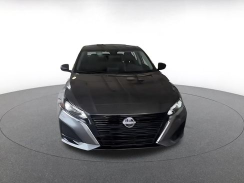 Used 2025 Nissan Altima 2.5 SV FWD image 5