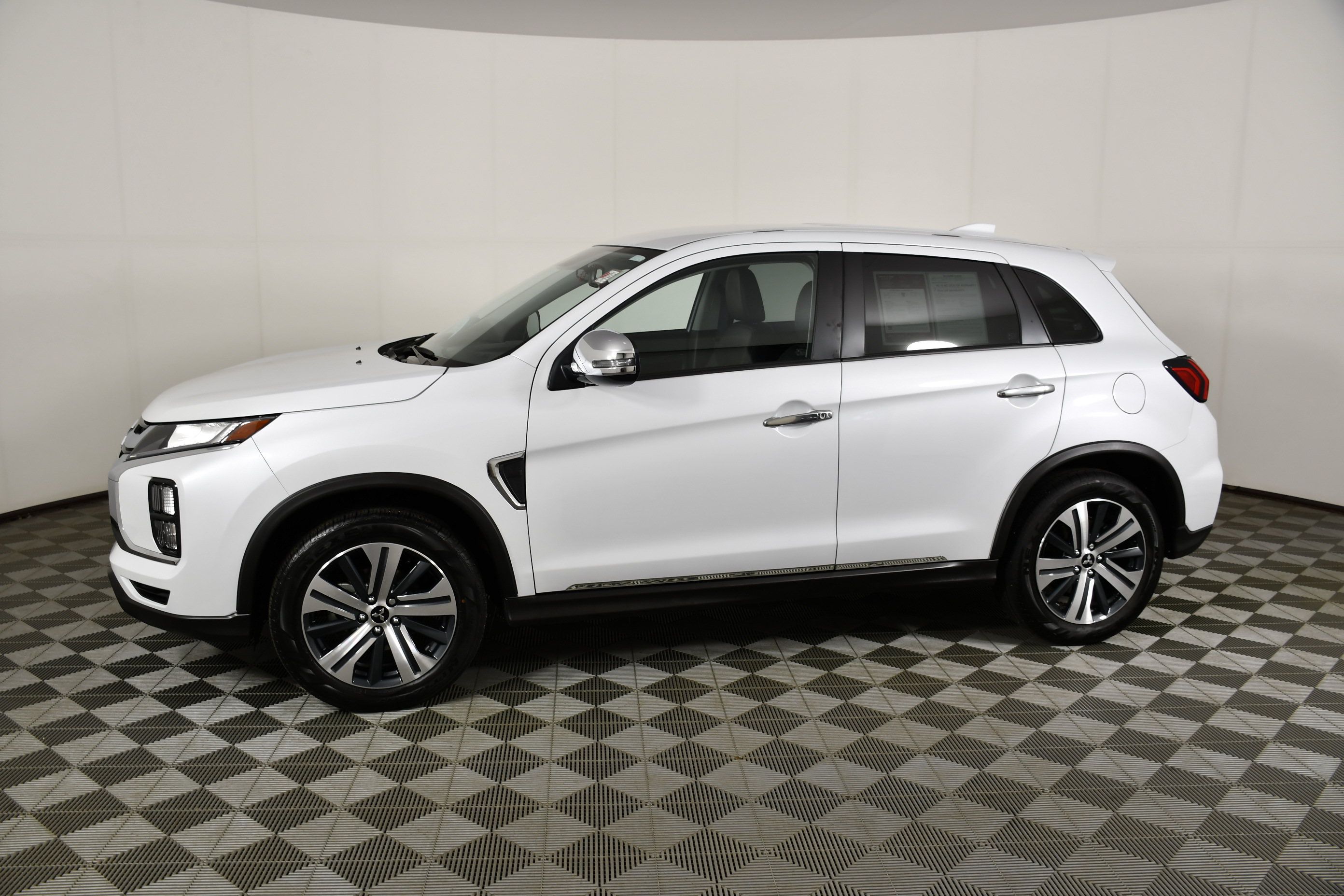 Used 2024 Mitsubishi Outlander Sport SE AWD/4WD image 9