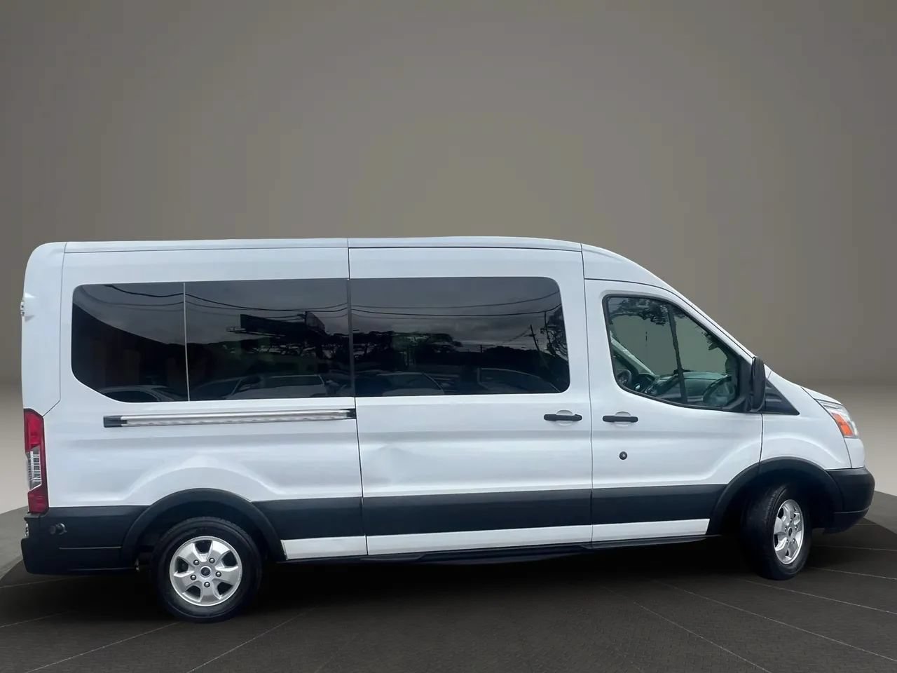 Used 2019 Ford Transit 350 XLT RWD image 6