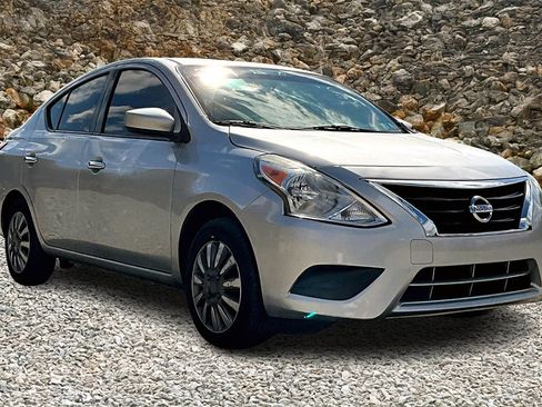 Used 2018 Nissan Versa SV image 10