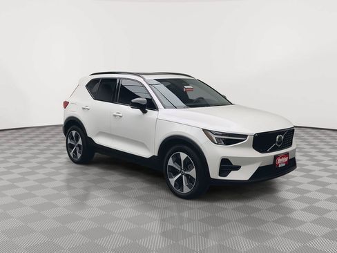 Used 2026 Volvo XC40 B5 Core AWD/4WD image 34
