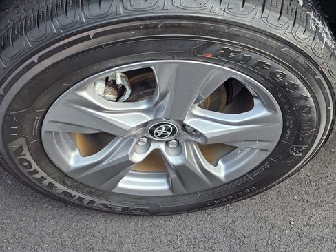 Used 2022 Toyota RAV4 LE image 8