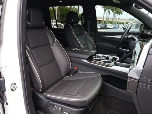 Used 2025 Cadillac Escalade ESV Premium Luxury w/ LPO, Floor Liner Package AWD/4WD image 26
