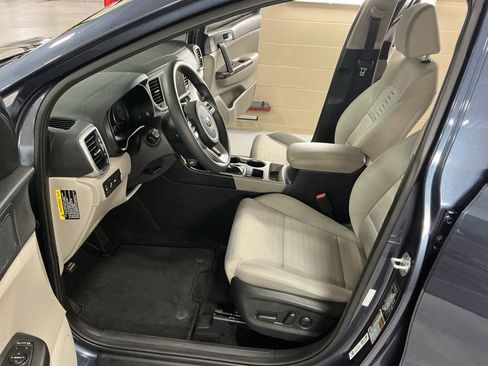 Used 2020 Kia Sportage LX w/ LX Popular Package AWD/4WD image 11