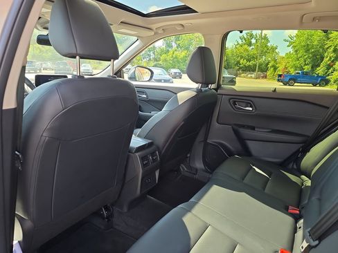 Used 2023 Nissan Rogue SV w/ SV Premium B Package AWD/4WD image 23