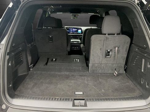 Used 2025 Chevrolet Traverse LT FWD image 10