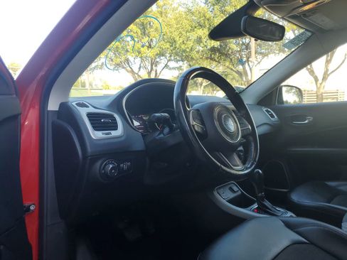Used 2019 Jeep Compass Latitude FWD image 2
