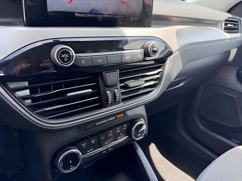 Used 2022 Ford Escape SE FWD image 19