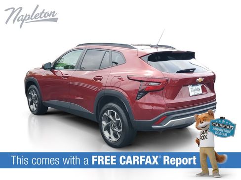Used 2025 Chevrolet Trax LT FWD image 3