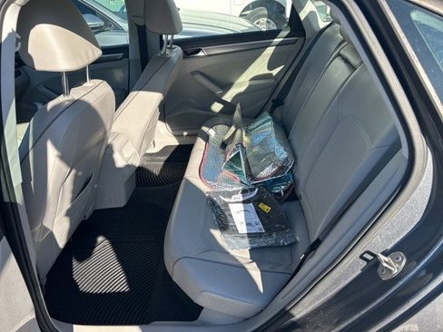 Used 2018 Volkswagen Passat 2.0T R-Line image 7