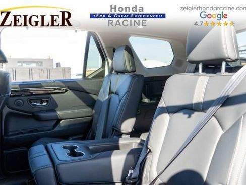 Used 2025 Honda Pilot Touring image 16
