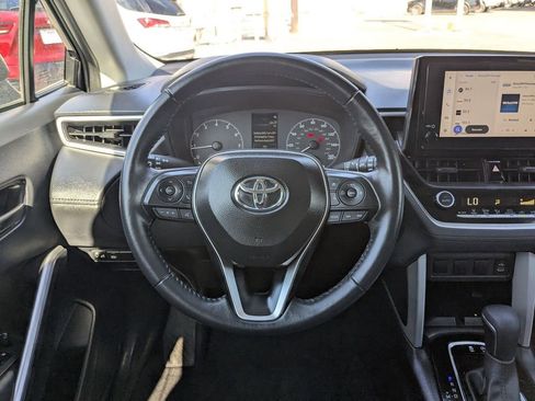 Used 2025 Toyota Corolla Cross LE image 16