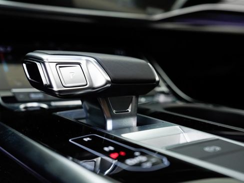 Certified 2025 Audi Q8 Premium Plus w/ Premium Plus Package AWD/4WD image 26