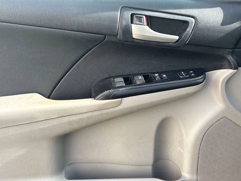 Used 2014 Toyota Camry LE image 6