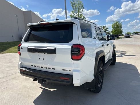 Used 2025 Toyota 4Runner TRD Off-Road Premium image 5