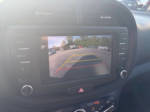 Used 2025 Kia Soul LX w/ LX Technology Package FWD image 20