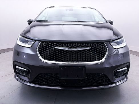 Used 2023 Chrysler Pacifica Touring-L AWD/4WD image 9