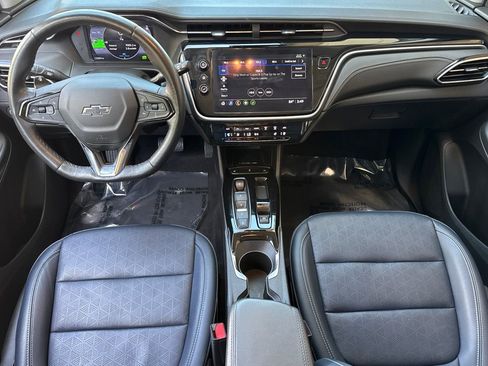 Used 2023 Chevrolet Bolt EUV LT w/ Convenience Package FWD image 16