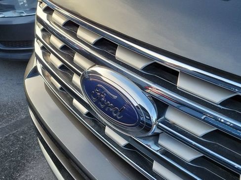 Used 2019 Ford Expedition Limited w/ Equipment Group 301A RWD image 3