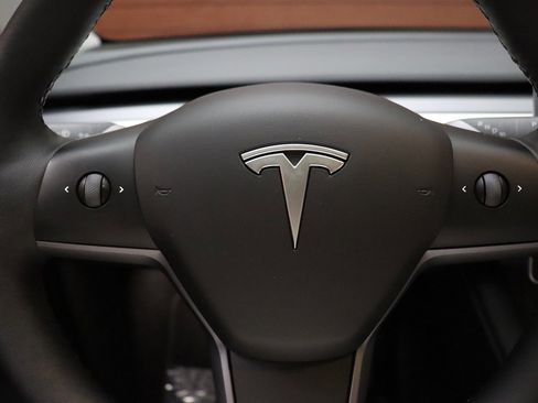 Used 2023 Tesla Model Y Performance image 41