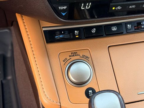 Used 2018 Lexus ES 350 w/ Ultra Luxury Package image 25