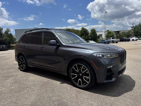 Used 2021 BMW X7 xDrive40i w/ M Sport Package AWD/4WD image 3