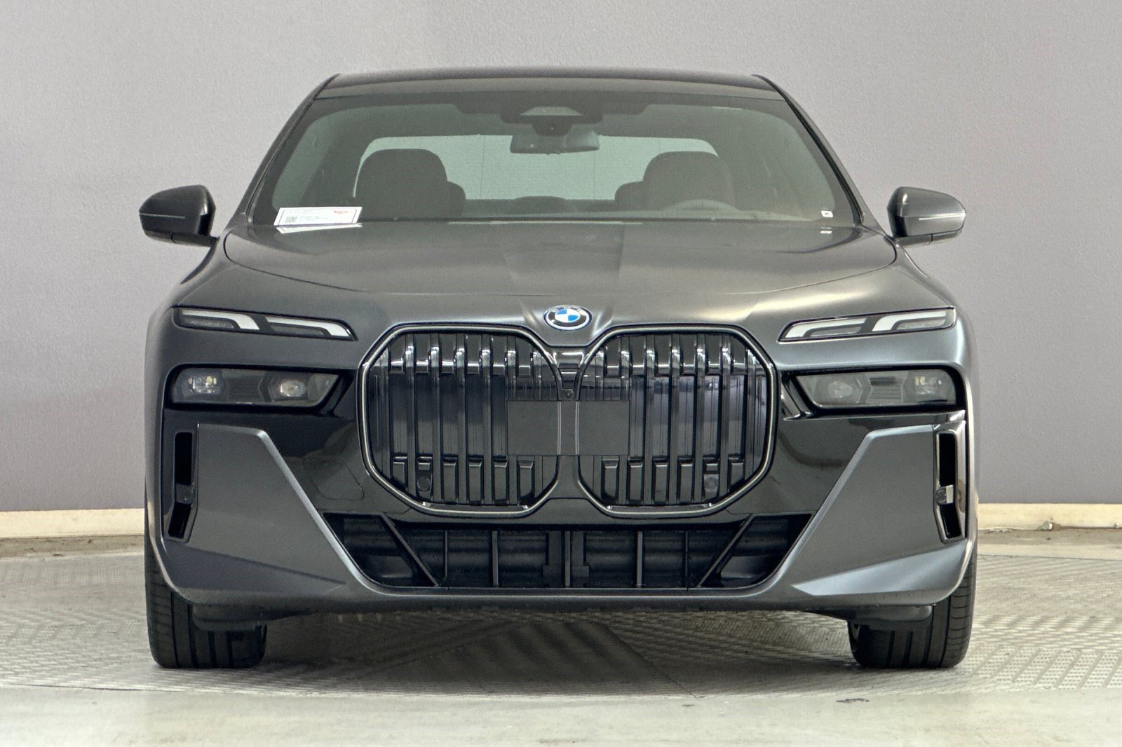 New 2026 BMW 750e xDrive w/ Premium Package AWD/4WD image 5
