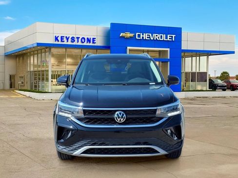 Used 2022 Volkswagen Taos SE w/ IQ.Drive SE Package FWD image 2